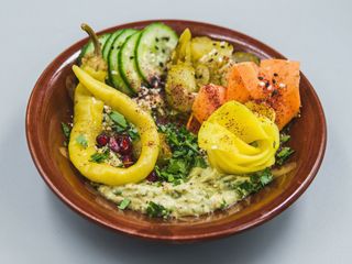 HUMMUS KLASYCZNY + PIKLE + PITA