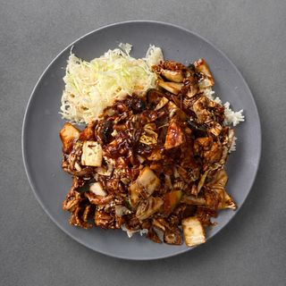 Wieprzowina orientalna ze świeżymi warzywami