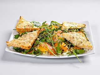 Sałatka z łososiem 400g