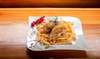 Zestaw pudekowy z stekiem z kurczaka