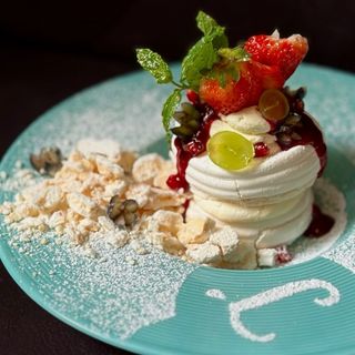 Beza z mascarpone i owocami