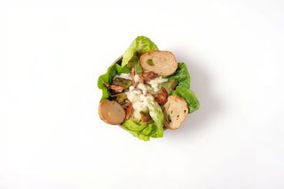 Sałatka Cesar na sałacie rzymskiej