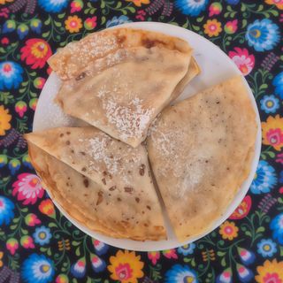 Naleśnik z twarogiem i owocami