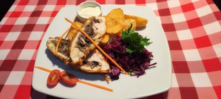 Pierś z kurczaka z farszem pieczarkowym