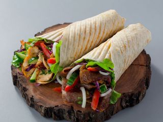 Durum kebab mega MIX (kebab drobiowy/kebab wołowo-barani)