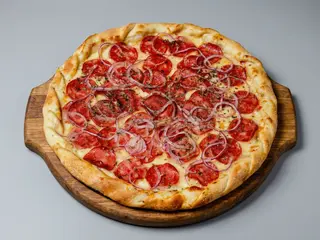 Pizza Salami z cebulla 32 cm