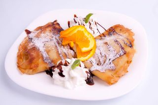 Naleśniki z jabłkiem i polewą