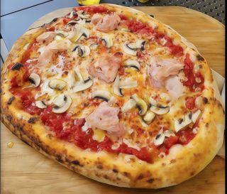 Capricciosa ok. 40 cm+ pepsi 0.85l