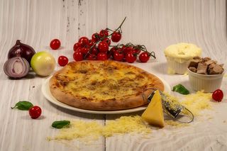 Pizza Tonno 42cm