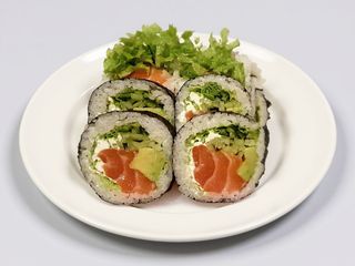 Futomaki pieczony łosoś 6szt