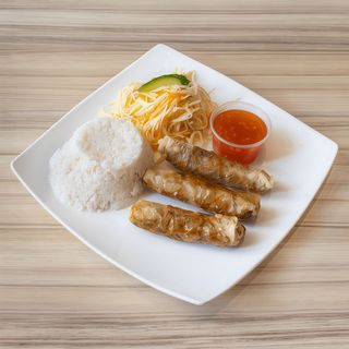 Sajgonki 3szt z ryżem i surówką 400g