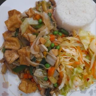 Tofu z sosem pomidorowym