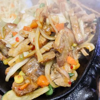 Żeberka na gorącym półmisku 850g