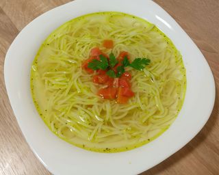 Rosół domowy z makaronem