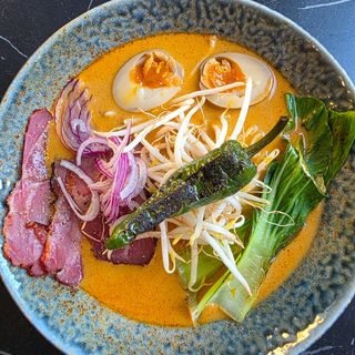 RAMEN Z PEKLOWANĄ KARKÓWKĄ