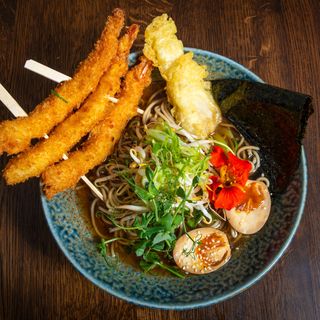 RAMEN Z KREWETKAMI W PANKO