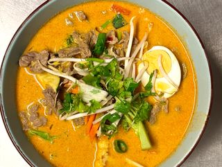 Tajski Ramen z wołowiną