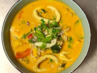 Tajski Ramen z kalmarami