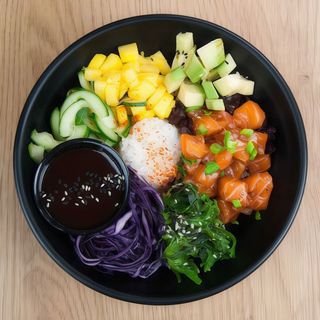 Sushi bowl XL z łososiem MOWI