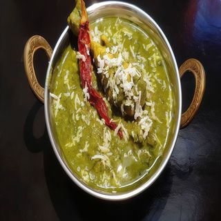 Nilgiri z Paneer (Indyjski Ser)