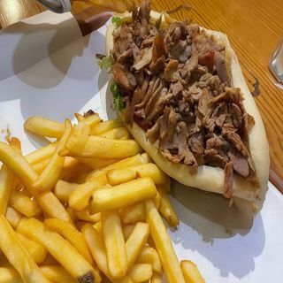 Doner Kebab w Błuce Mega, Fries plus 0.33l Pepsi