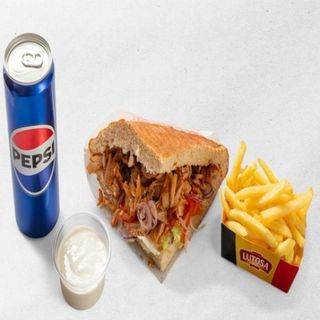 Doner Kebab w Błuce Sredni, Fries plus 0.33l Pepsi
