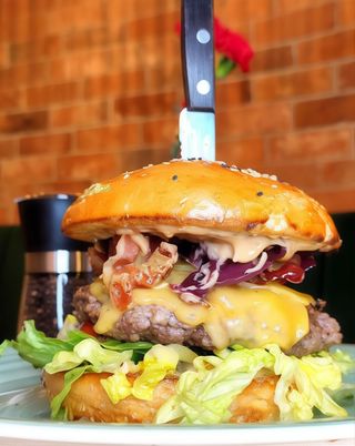 Szamot Burger Wołowy