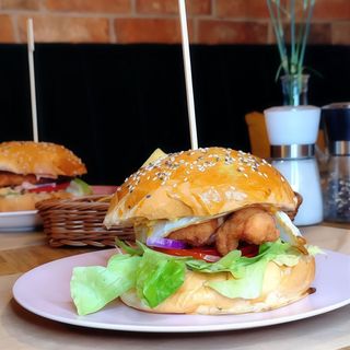 Szamot Burger z Kurczakiem