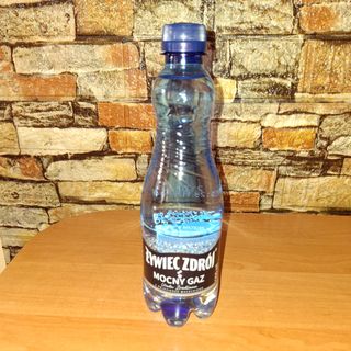 Woda mineralna gazowana 0.5l
