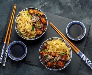 Makaron sojowy z warzywami i tofu