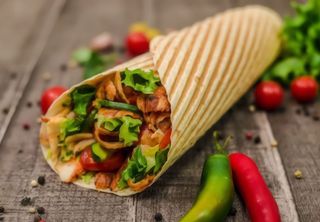 Tortilla z wołowiną/Kurczakiem duża