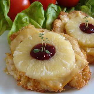 Filet z ananasem i żółtym serem