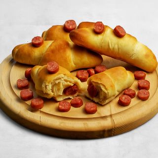 Rollsy z kabanosami 4szt. z sosem