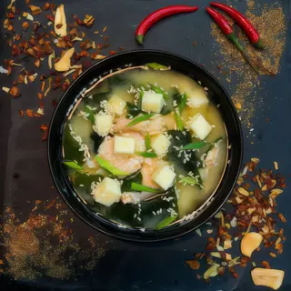 Miso zupa z łososiem