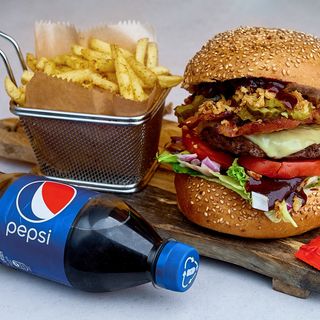 Bekon Wypas + średnie frytki + Coca-Cola 0.5 L