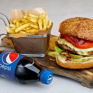 Piekielny Wypas + średnie frytki + Coca-Cola 0.5 L