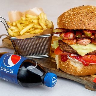 Polski wypas + średnie frytki + Coca-Cola 0.5 L