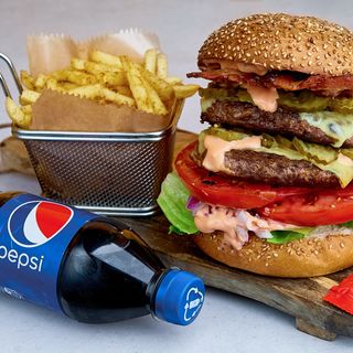 Mięsny Wypas + średnie frytki + Coca-Cola 0.5 L