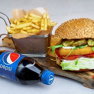Wegetariański wypas + średnie frytki + Coca-Cola 0.5 L