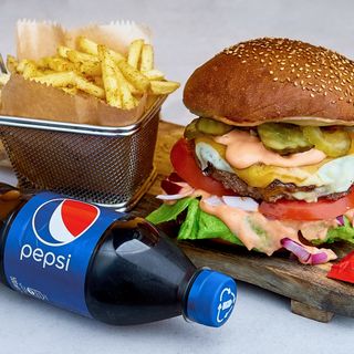 Serowy Wypas + średnie frytki + Coca-Cola 0.5 L