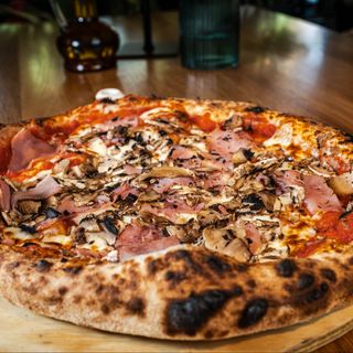 Pizza Prosciutto e Funghi