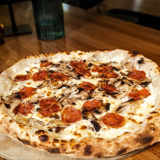 Pizza Dritto salame e funghi
