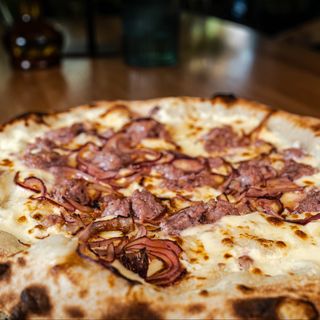 Pizza Bianca con salsiccia