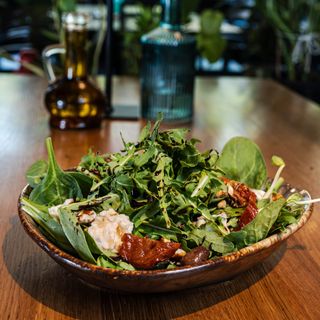 Sałatka Verdure con spinaci e pomodori
