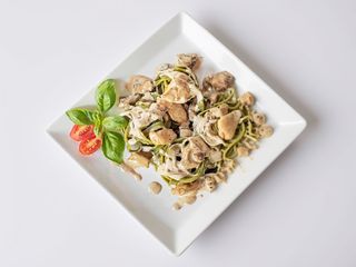 Tagliatelle w sosie śmietanowym z kurczakiem