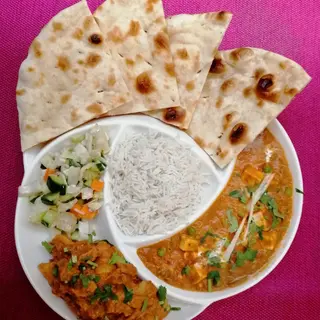 Lunch vege piątek - MUTTER PANEER + BOMBAY ALOO + LUNCH NAAN + LUNCH RICE + LUNCH SALAD