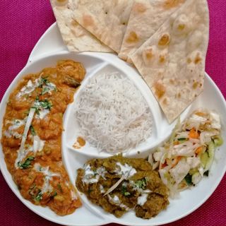 Lunch vege poniedziałek - MIX VEGETABLE CURRY + ALOO PALAK + LUNCH NAAN +LUNCH RICE+ LUNCH SALAD