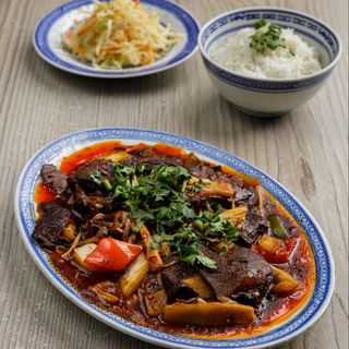 15. Pręga wołowa z warzywami po syczuańsku 680g