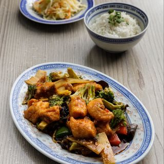 17. Smażony łosoś z brokułami 680g