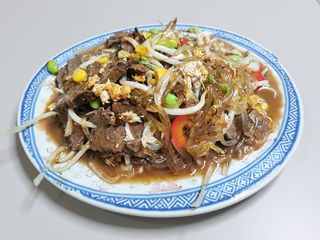 20. Koreański makaron z wołowiną 680g